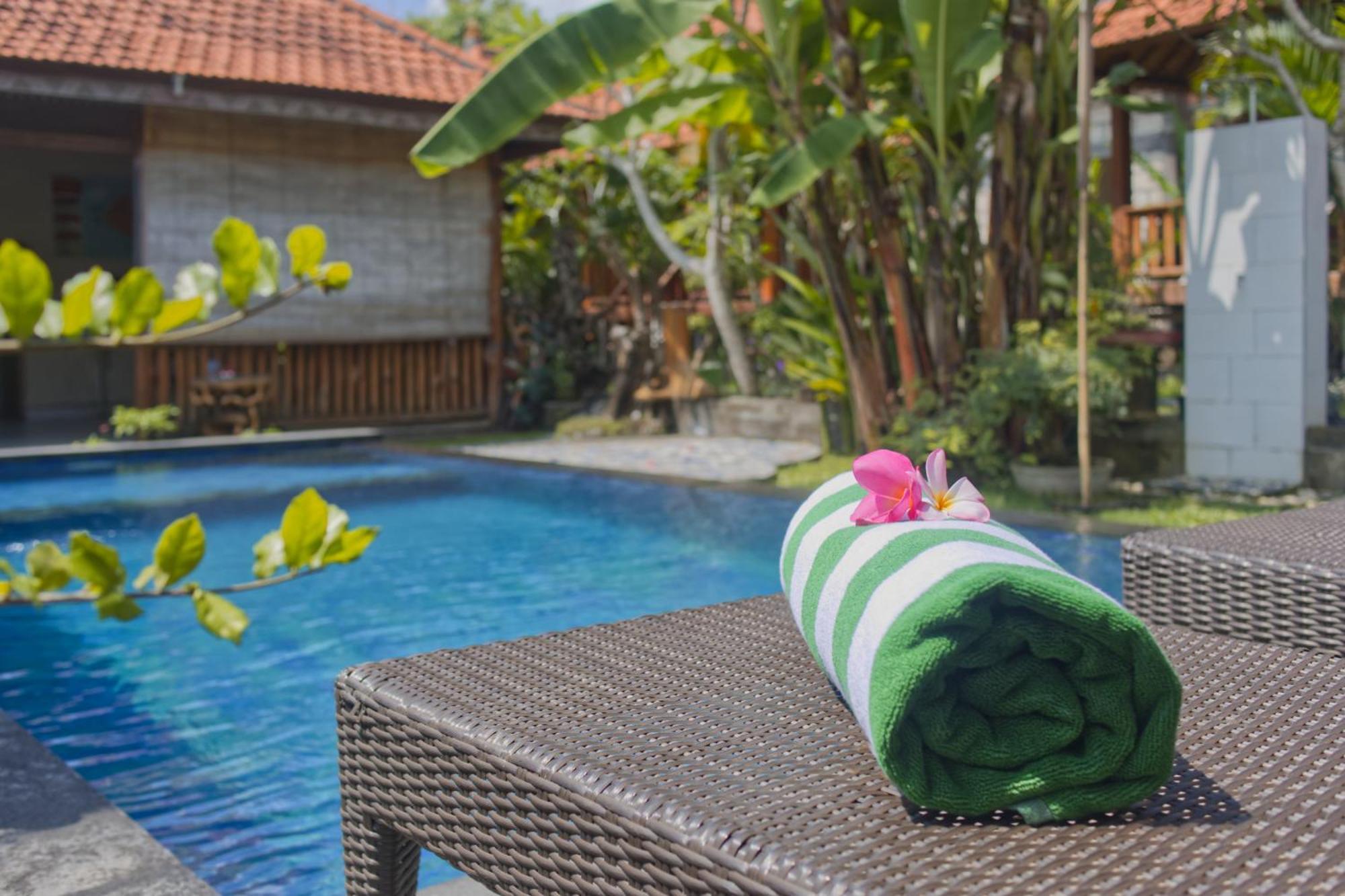 Ss Pangket Bungalow Toyapakeh Bagian luar foto